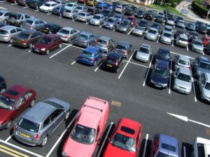 Столичные власти планируют полностью отменить бесплатную парковку в выходные