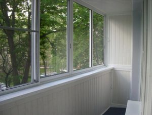 pljusy-osteklenija-balkonov-plastikovymi-oknami_2