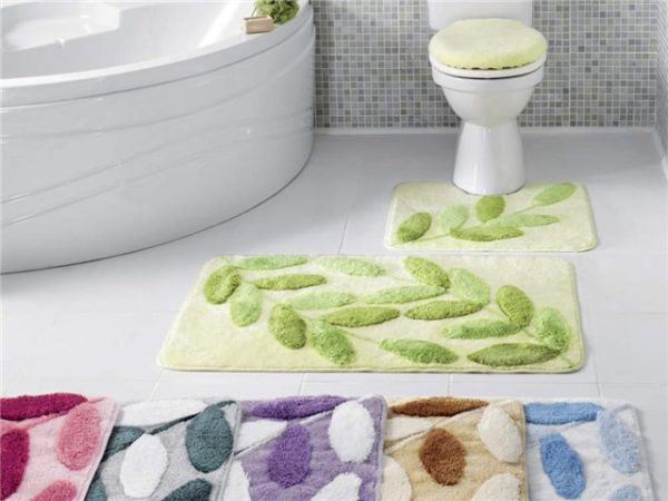 Какие бывают коврики для ванной комнаты?