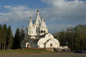 Огромное количество построек храмов ведется на юго-западе Москвы по «Программе-200» , как сообщил Владимир Ресин