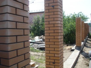 фундамент для кирпичных столбов забора