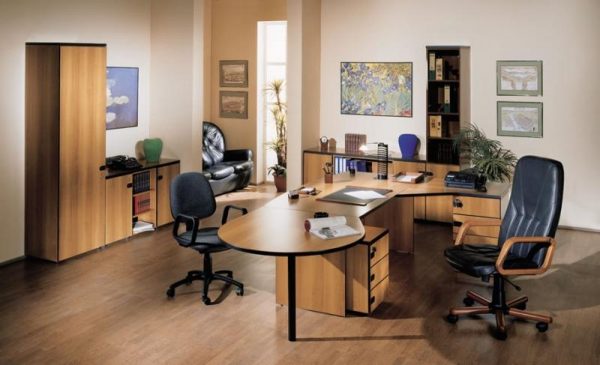 Как выбрать качественную и недорогую офисную мебель?