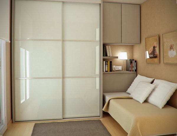 Удобный шкаф для гостиной  или спальни